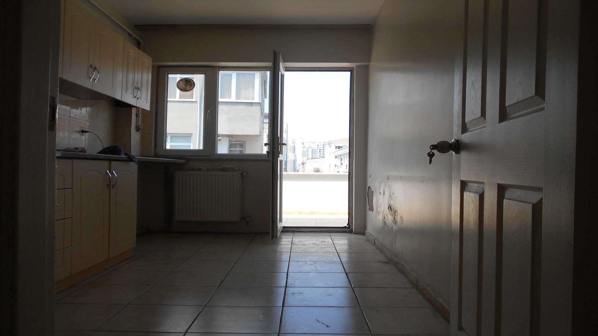 Kiralık Daire, İstanbul / ESENYUT / MEHTERÇEŞME