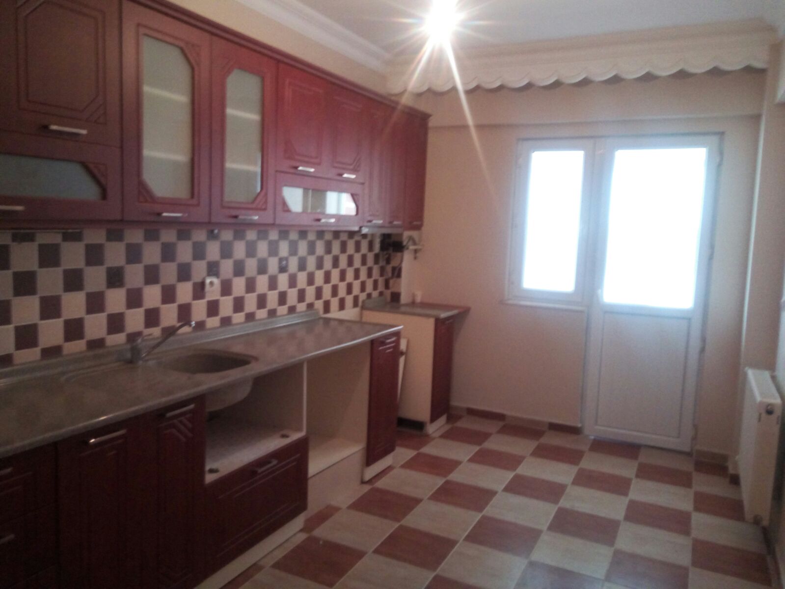 Kiralık Apartman, İstanbul / ESENYURT / PİRİ REİS
