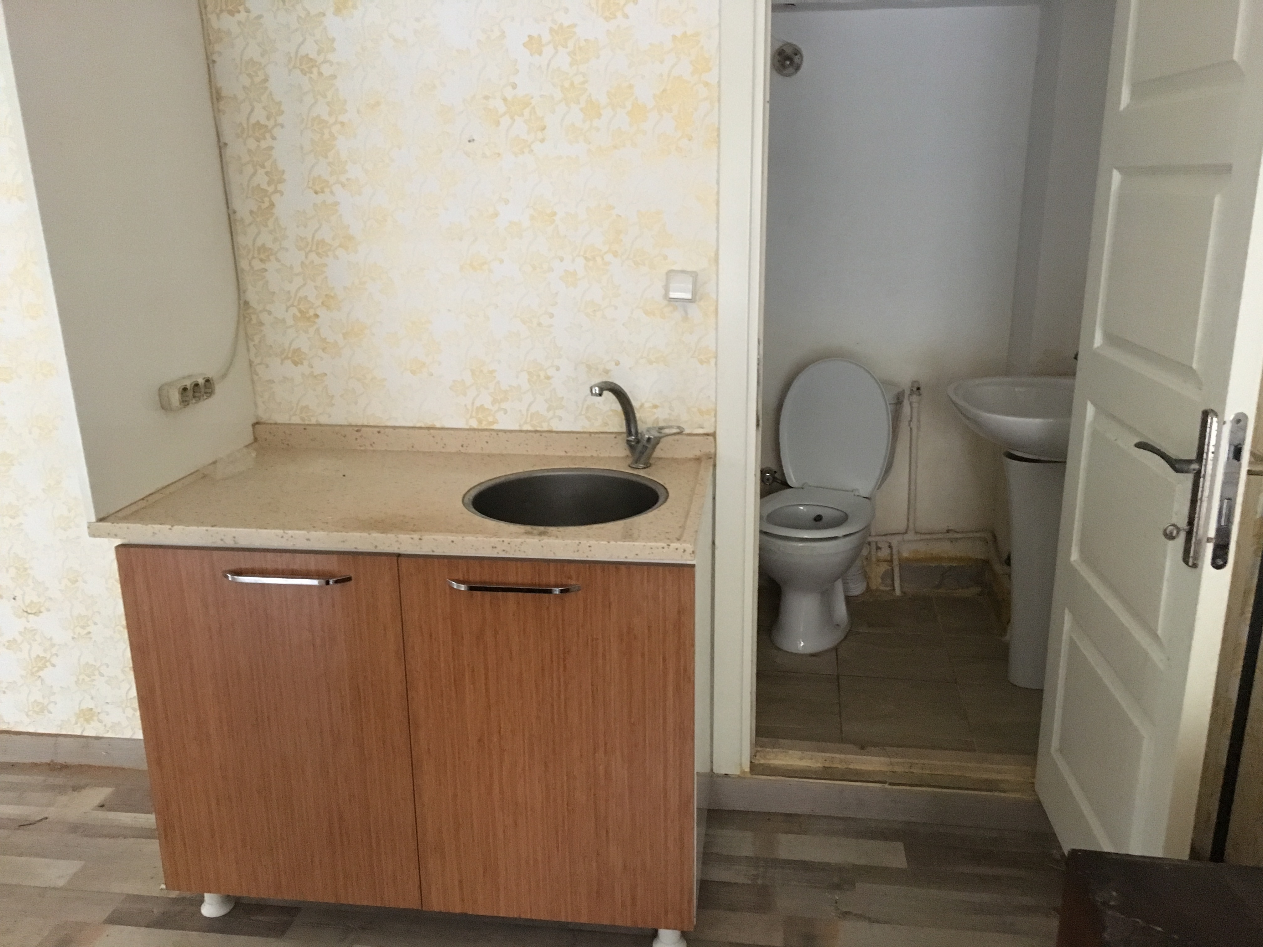 Kiralık Dükkan, İstanbul / ESENYURT / CUMHURİYET MAH