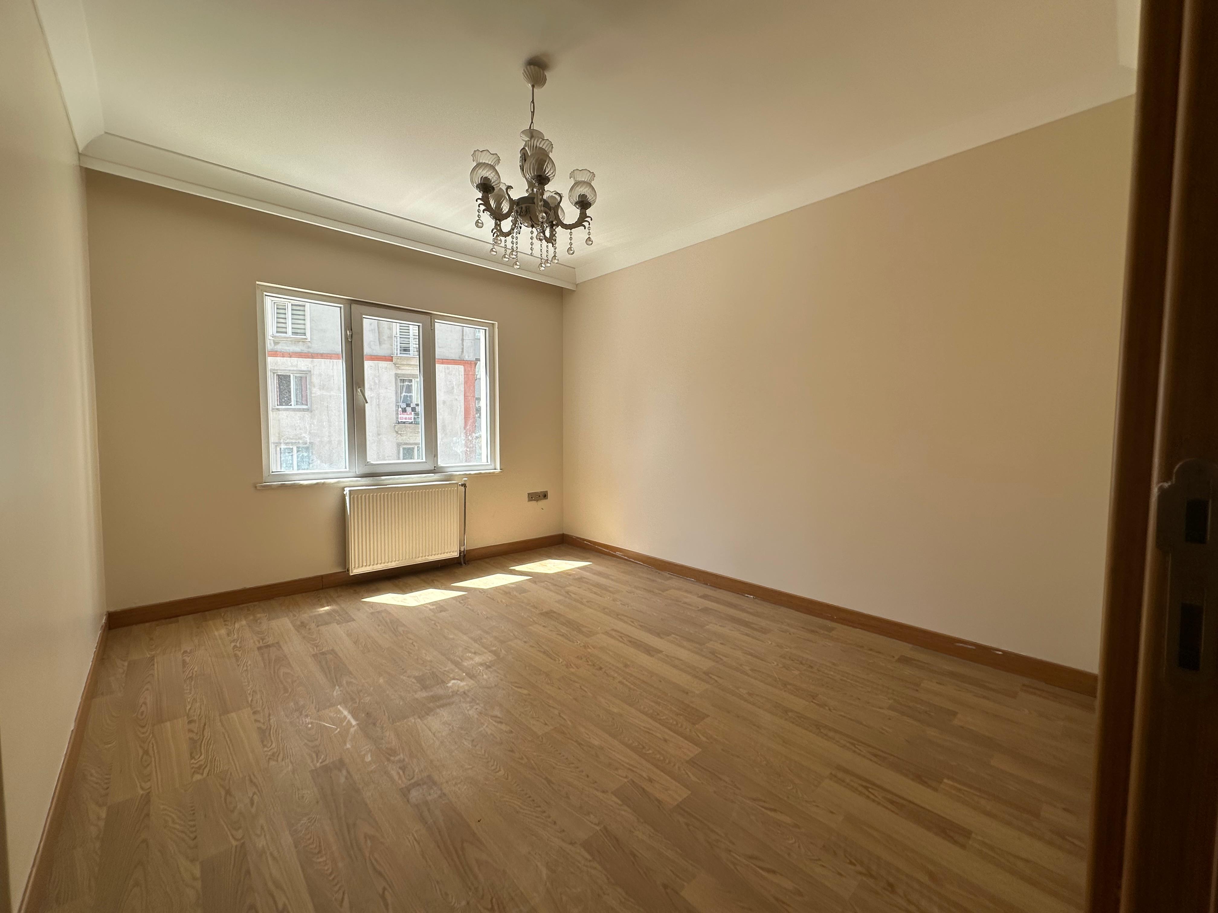 Satılık Daire, İstanbul / CUMHURİYET