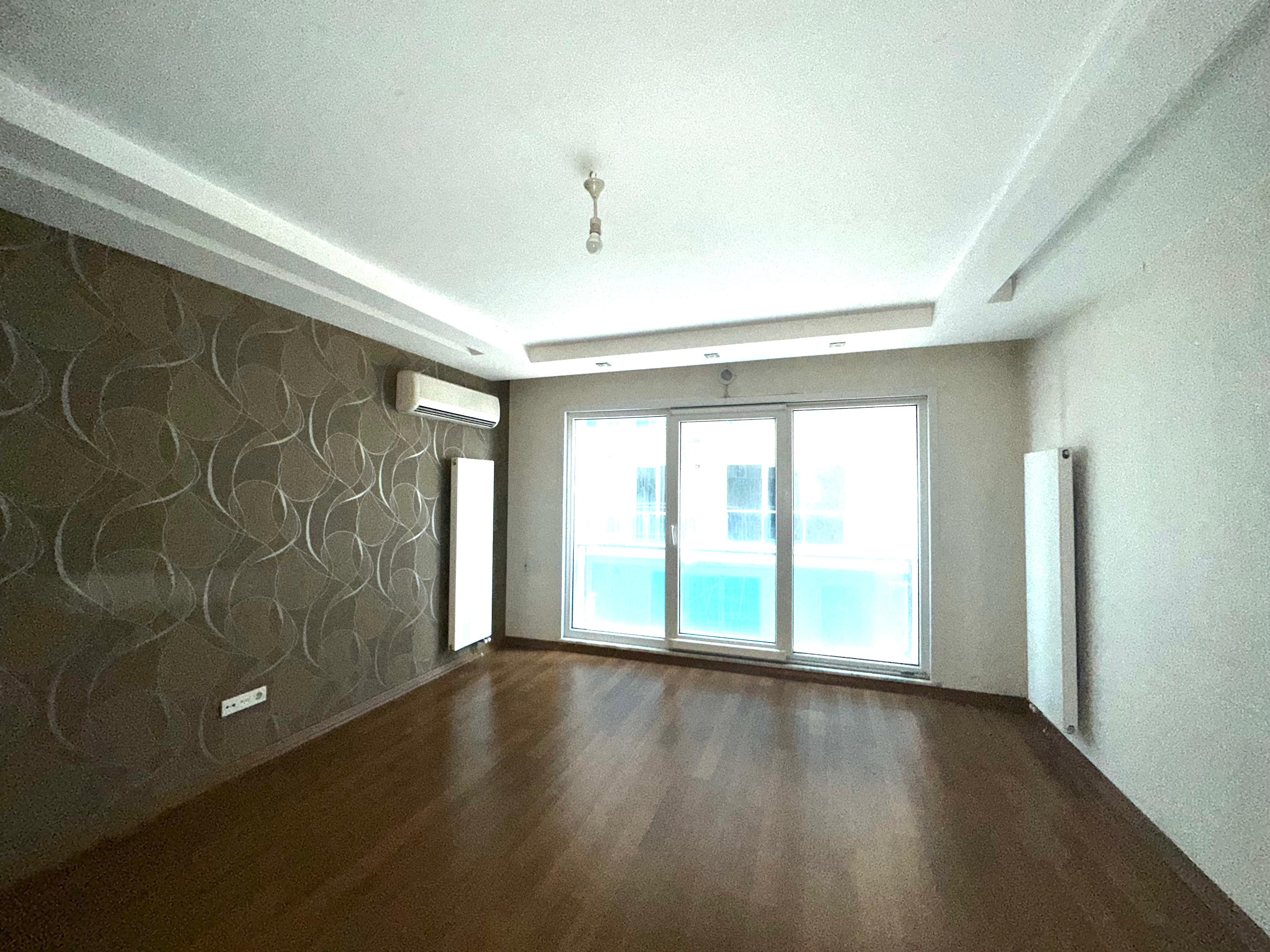 Satılık Daire, İstanbul / CUMHURİYET